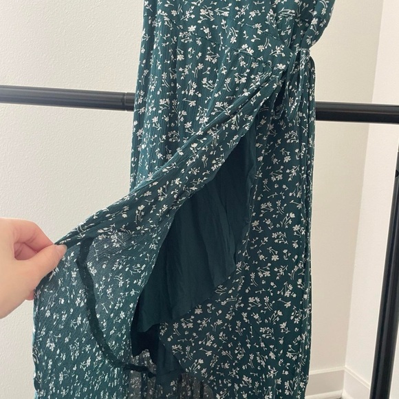 🪴✨ Abercrombie & Fitch Dark Forest Green Floral High-low Wrap Dress in Size M - Picture 5 of 5